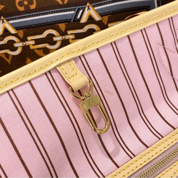 Louis Vuitton Classic Monogram Tote with Pouch - Picture 8 of 9